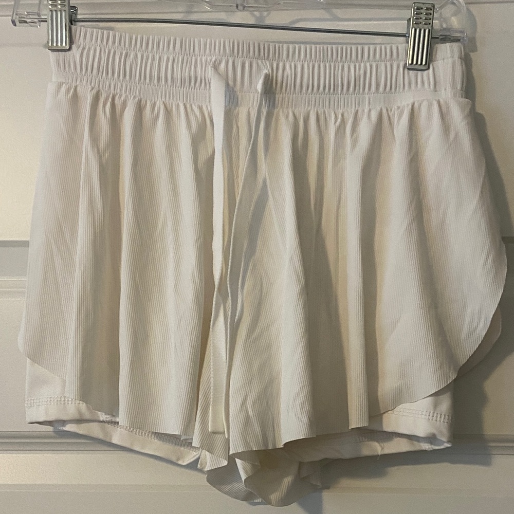 Joy Lab white flutter athletic shorts size XS EUC